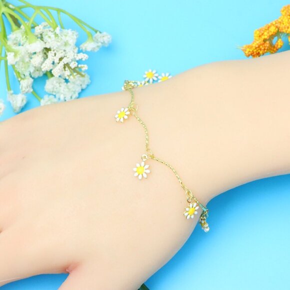 Chic & Stylish Bracelet – A Thoughtful Gift for Women and Girls, DYC1008 - Picture 1 of 9